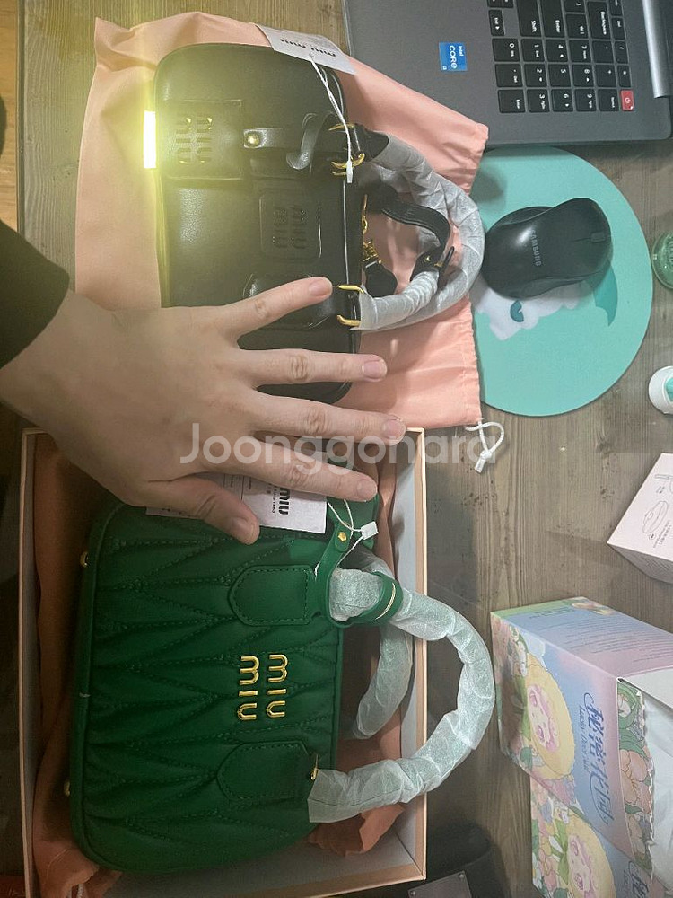 미우미우 레더 크로스백--4