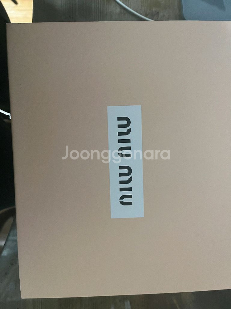 미우미우 레더 크로스백--3