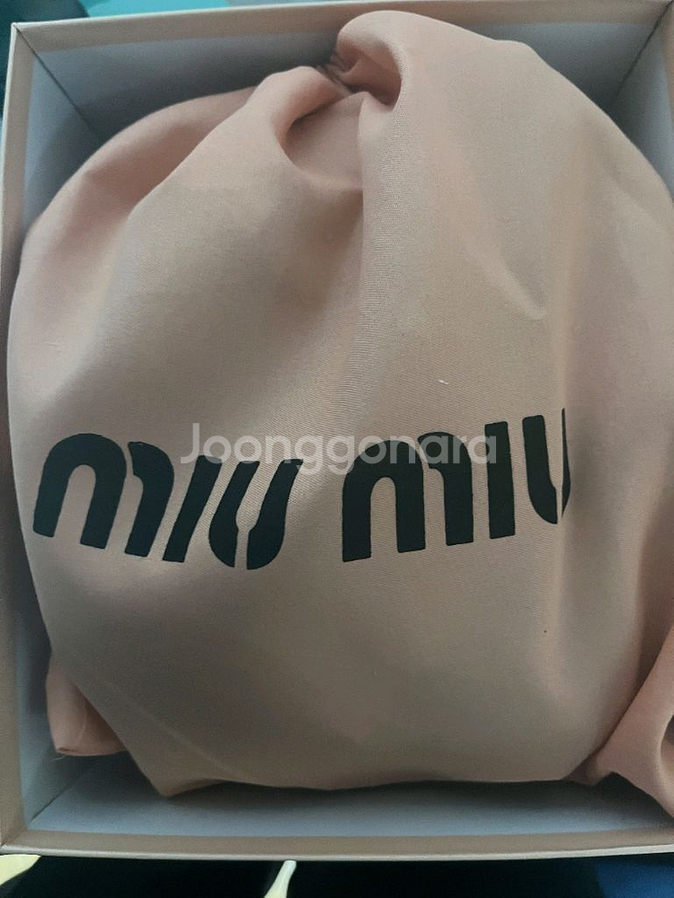 미우미우 레더 크로스백--2