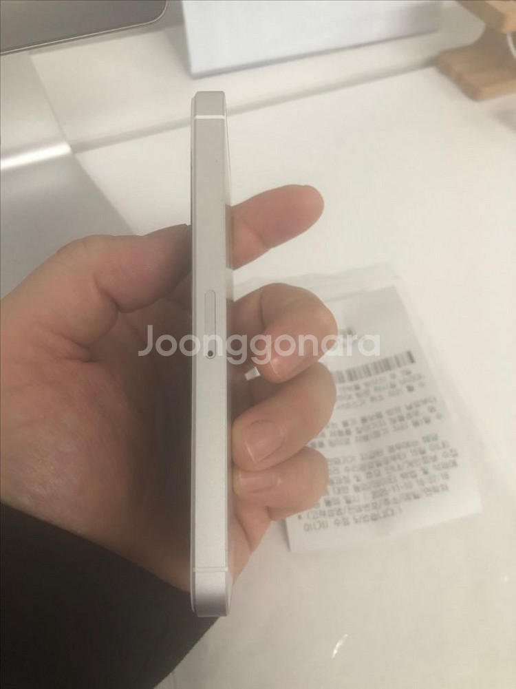 25.11.10순정정품S급아이폰se1실버128기가배터리100퍼--6