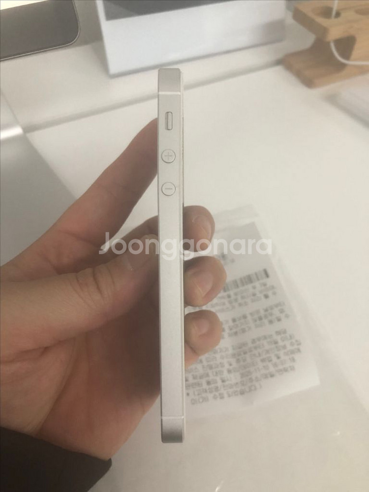 25.11.10순정정품S급아이폰se1실버128기가배터리100퍼--5