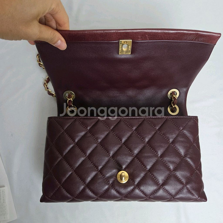 샤넬 카프스킨 미듐 크로스백--6