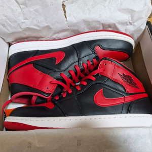 나이키 조던 1 미드 브레드 285