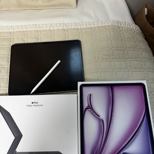 아이패드에어6 13인치 퍼플(애플펜슬프로,애플정품매직키보드)