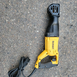 디월트 4방향 전기 카쏘 DEW305PK