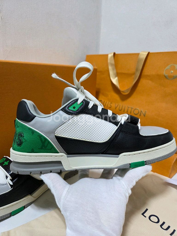 루이비통 벨크로 트레이너 스니커즈 9.5 Size--3