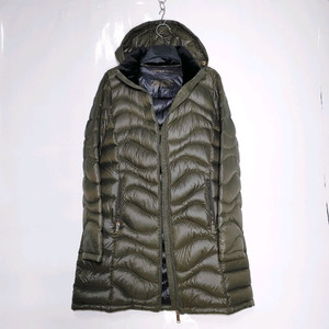 앤드류 마크 여성 오리털 경량 롱패딩입니다. 카키 색상에 후드 달려있어 활용도가 높아요. 가볍고 따뜻해서 겨울에 편