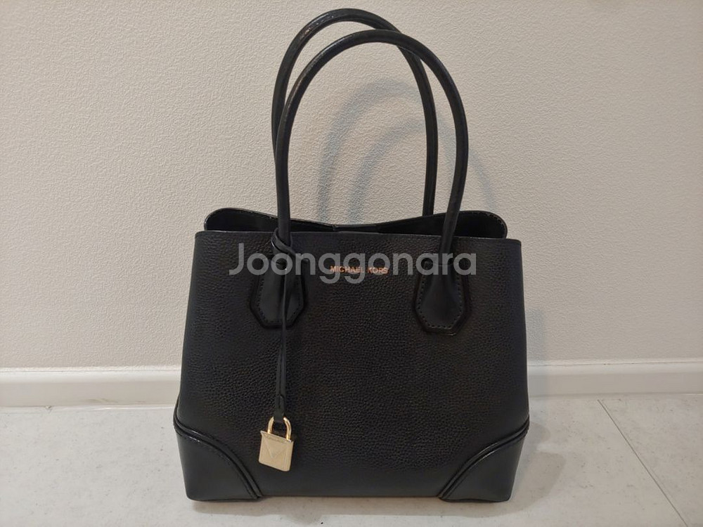 마이클코어스 크로스백--1