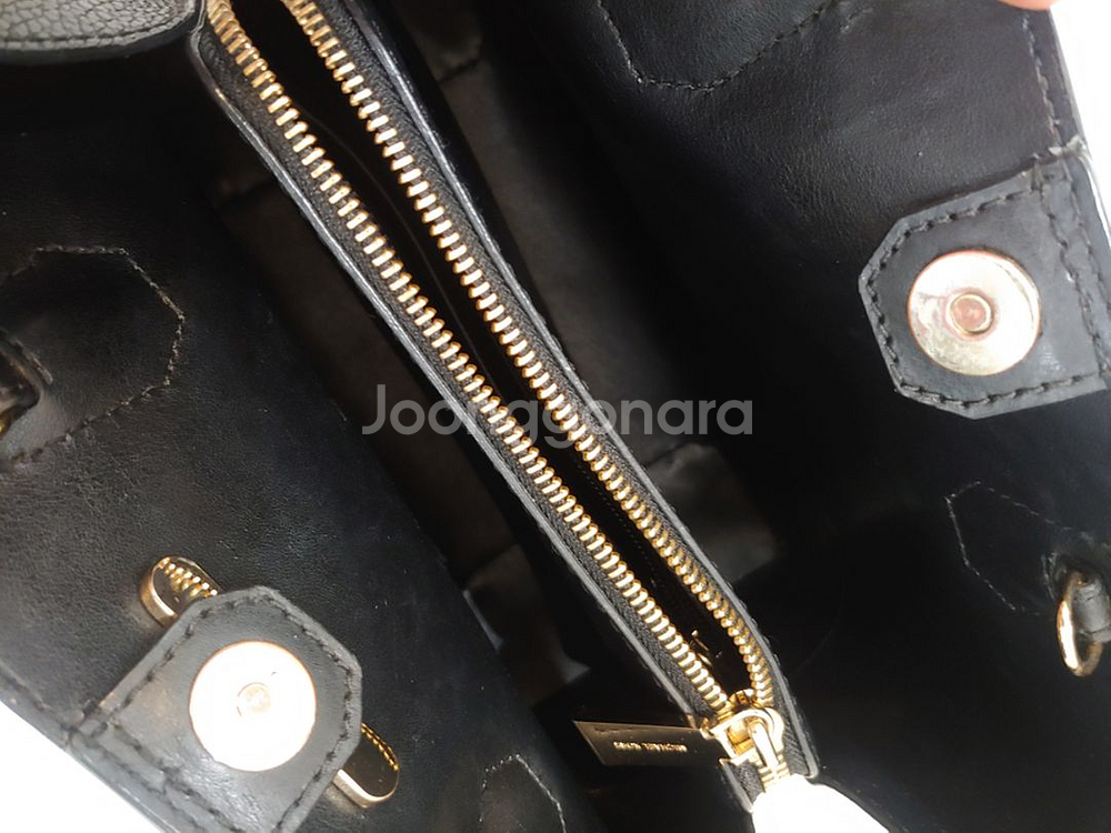 마이클코어스 크로스백--9