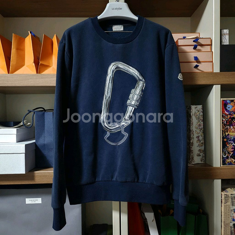 몽클레어 카라비너 자수 로고 맨투맨 XL--0