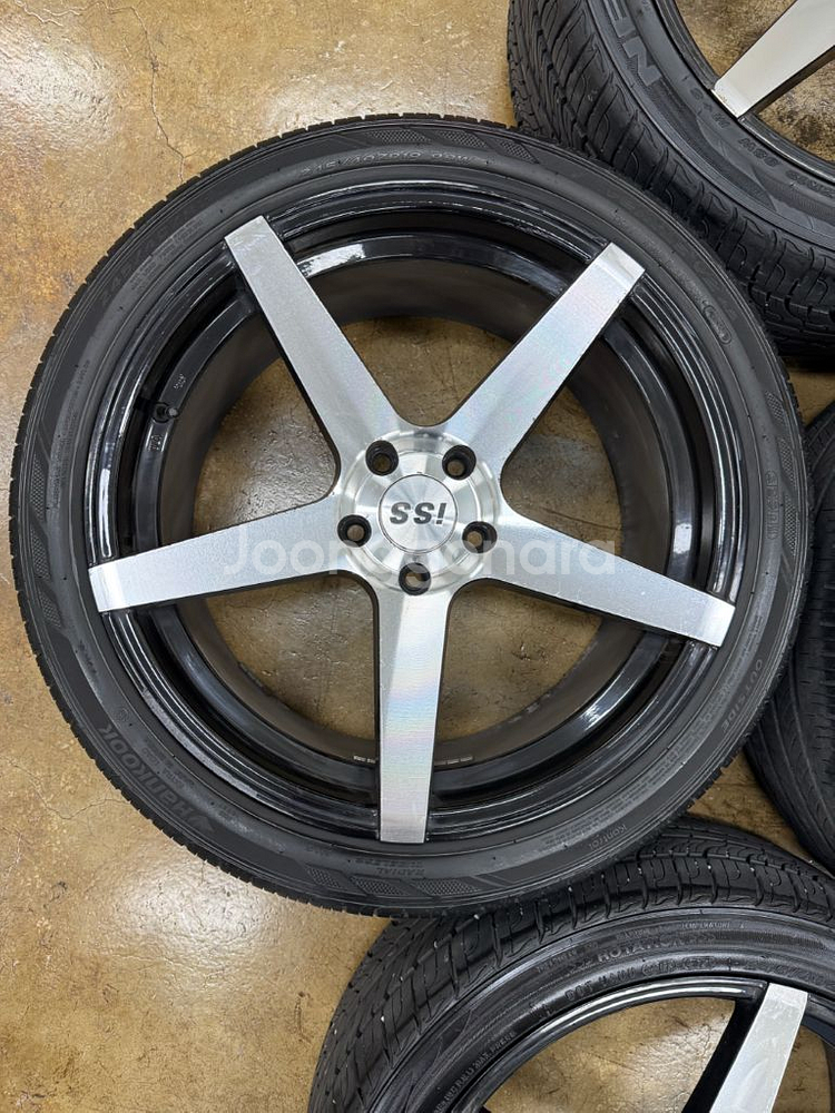 CV3 19인치 휠 타이어 팝니다--3