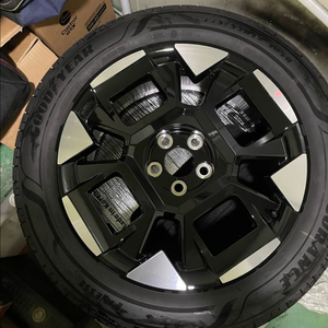 카니발하이브리드19인치휠타이어 팔아요