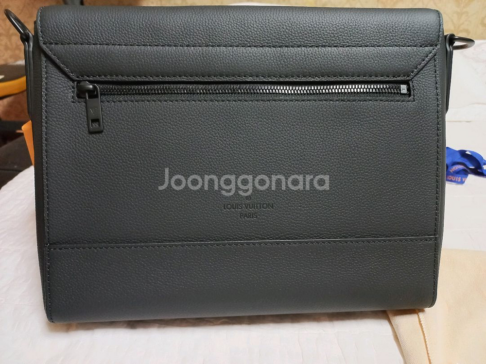 루이비통 메신저백 m57080 미개봉--2