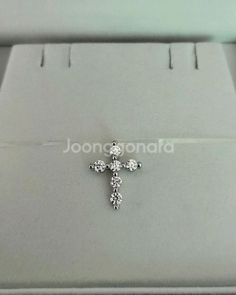 골든듀 마돈나 18k 다이아 팬던트 9P--1