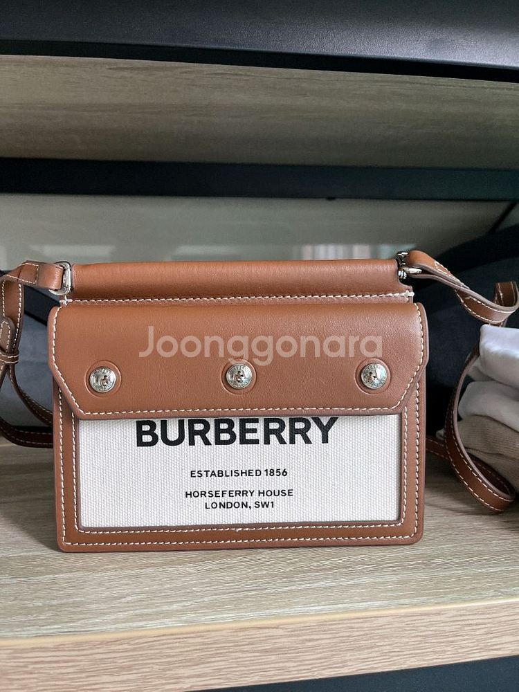 버버리 호스페리 미니 캔버스 크로스백자x,새상품급, 네고O)--0