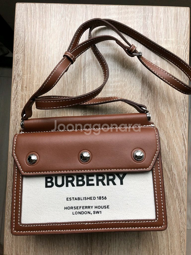 버버리 호스페리 미니 캔버스 크로스백자x,새상품급, 네고O)--2