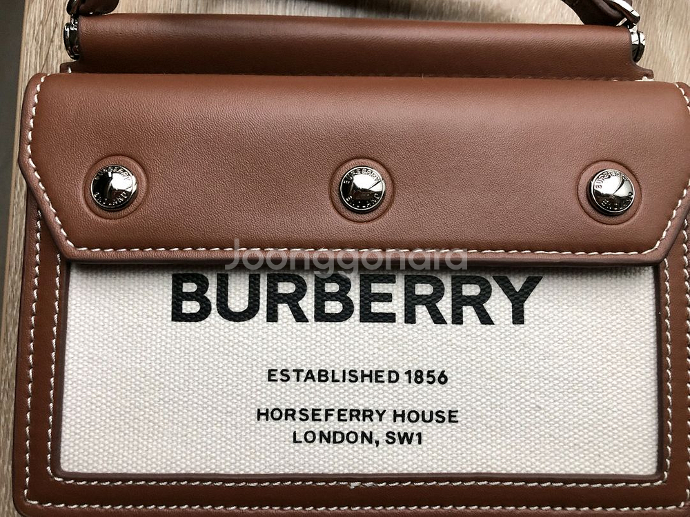 버버리 호스페리 미니 캔버스 크로스백자x,새상품급, 네고O)--3