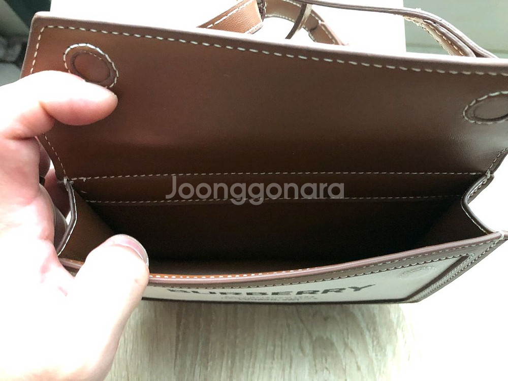 버버리 호스페리 미니 캔버스 크로스백자x,새상품급, 네고O)--5