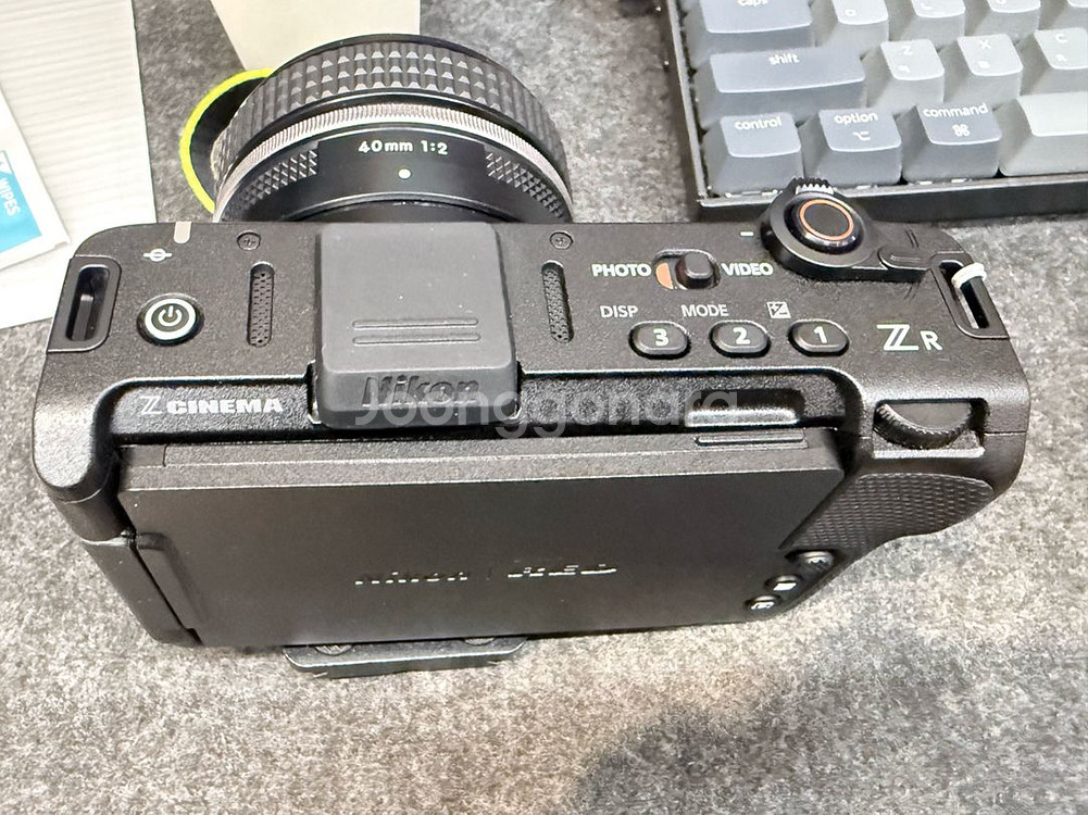 니콘 zr, 24-120mm f/4 S, 40mm f/2--1