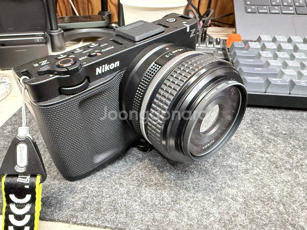 니콘 zr, 24-120mm f/4 S, 40mm f/2--0