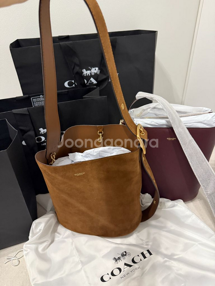 코치 스웨이드 버킷백--3