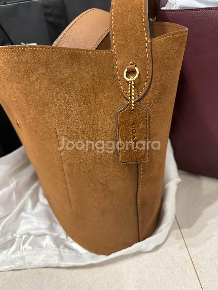 코치 스웨이드 버킷백--6