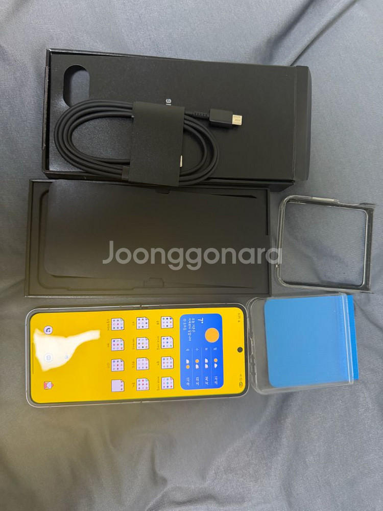 갤럭시 z플립6 256 실버쉐도우 풀박 판매--0