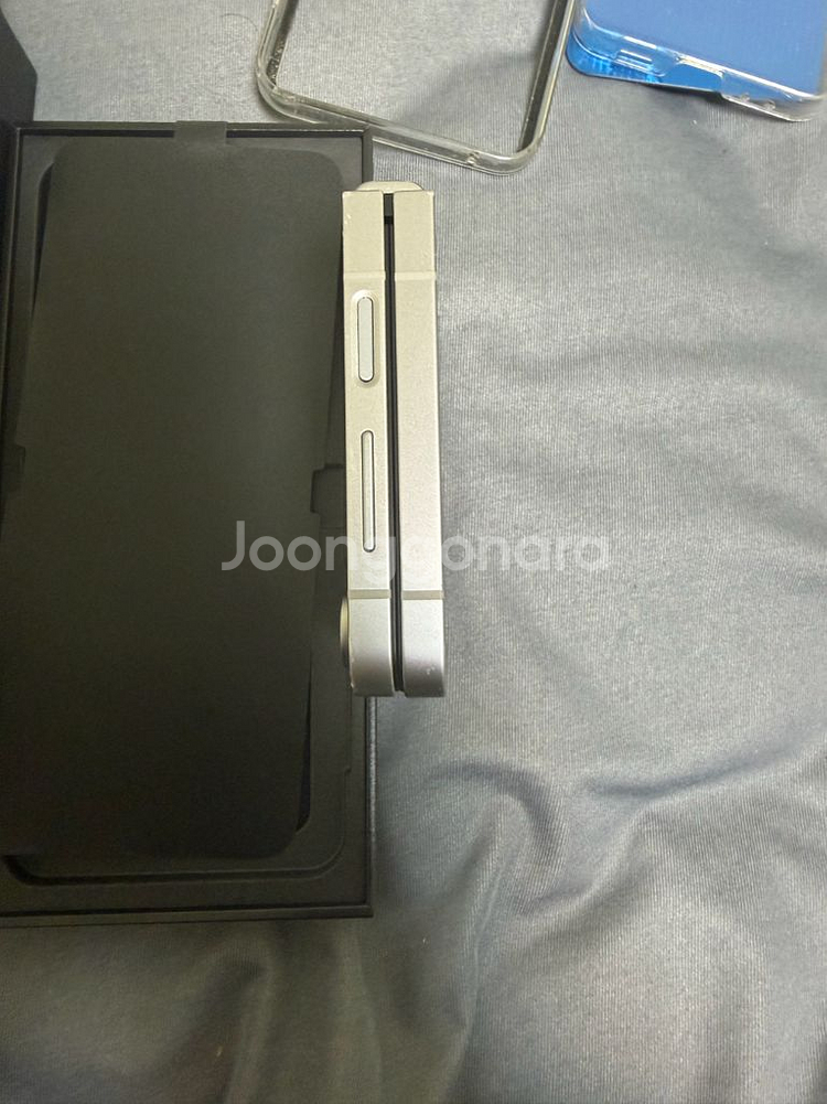 갤럭시 z플립6 256 실버쉐도우 풀박 판매--5