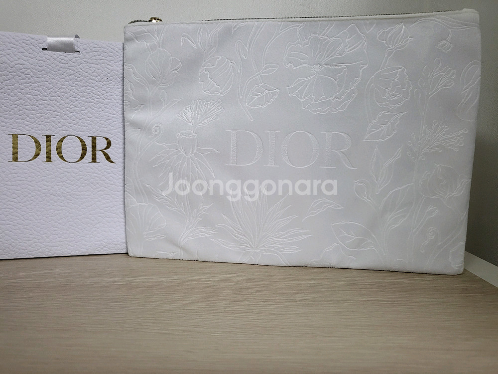 정품) 디올 화이트 벨벳 파우치 (코스메틱)--0
