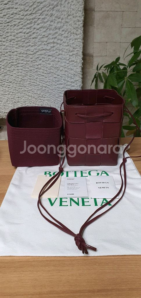 보테가 버킷백/크로스백 스몰 새상품급 정품(감정O)구찌프라다루이비통디올고야드샤넬셀린느생로랑--0