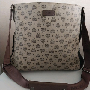 MCM 남성 크로스백