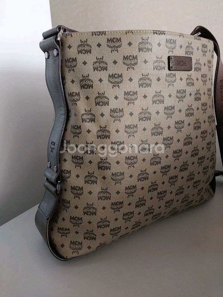 MCM 남성 크로스백--1