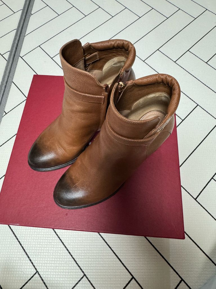 페라가모 앵클부츠--2