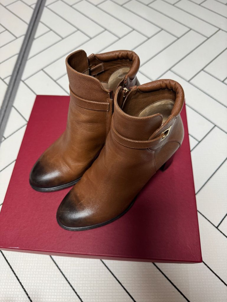 페라가모 앵클부츠--1