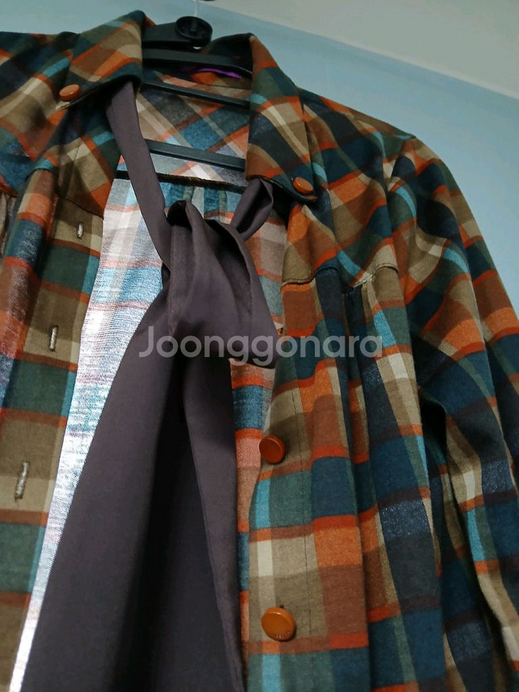 여성 55~66 봄 가을오버사이즈 트렌치 코트 ,체크 반코트,체크 리본 셔츠일괄 이만원--7