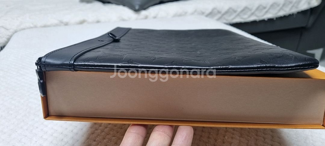 루이비통 디스커버리 쉐도우 클러치--2