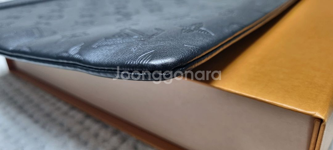 루이비통 디스커버리 쉐도우 클러치--5