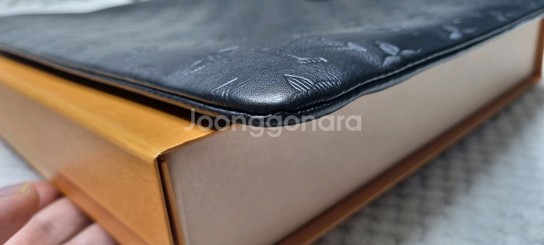 루이비통 디스커버리 쉐도우 클러치--4