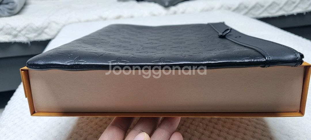 루이비통 디스커버리 쉐도우 클러치--3