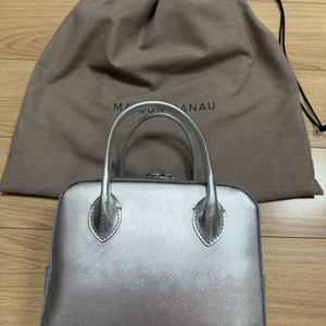 일본 메종카나우 보스턴백 S 실버 팝니다