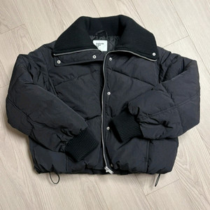 에잇세컨즈 니트카라 숏패딩