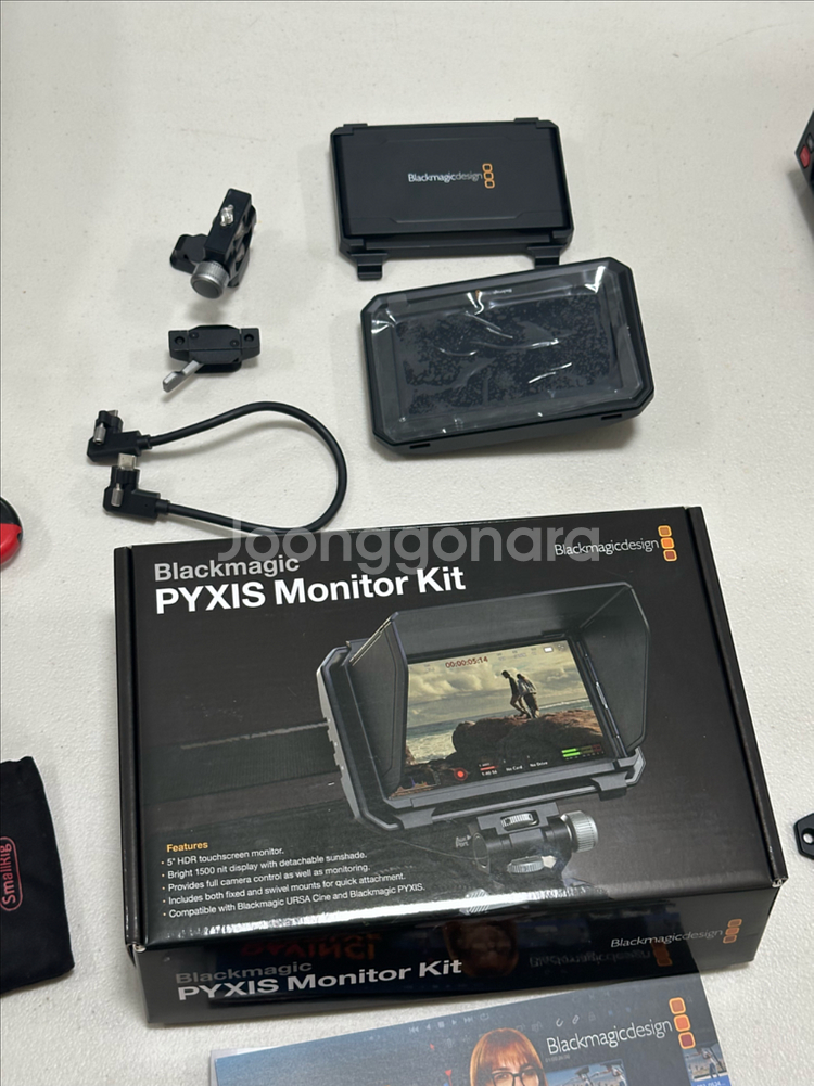 블랙매직디자인 Pyxis Monitor Kit--0