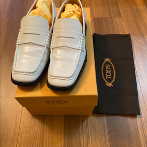 토즈 레더 로퍼 240