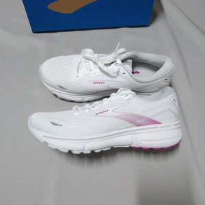 브룩스 여성 런닝화 새것 220 225 팝니다/고스트/글리세린GTS
