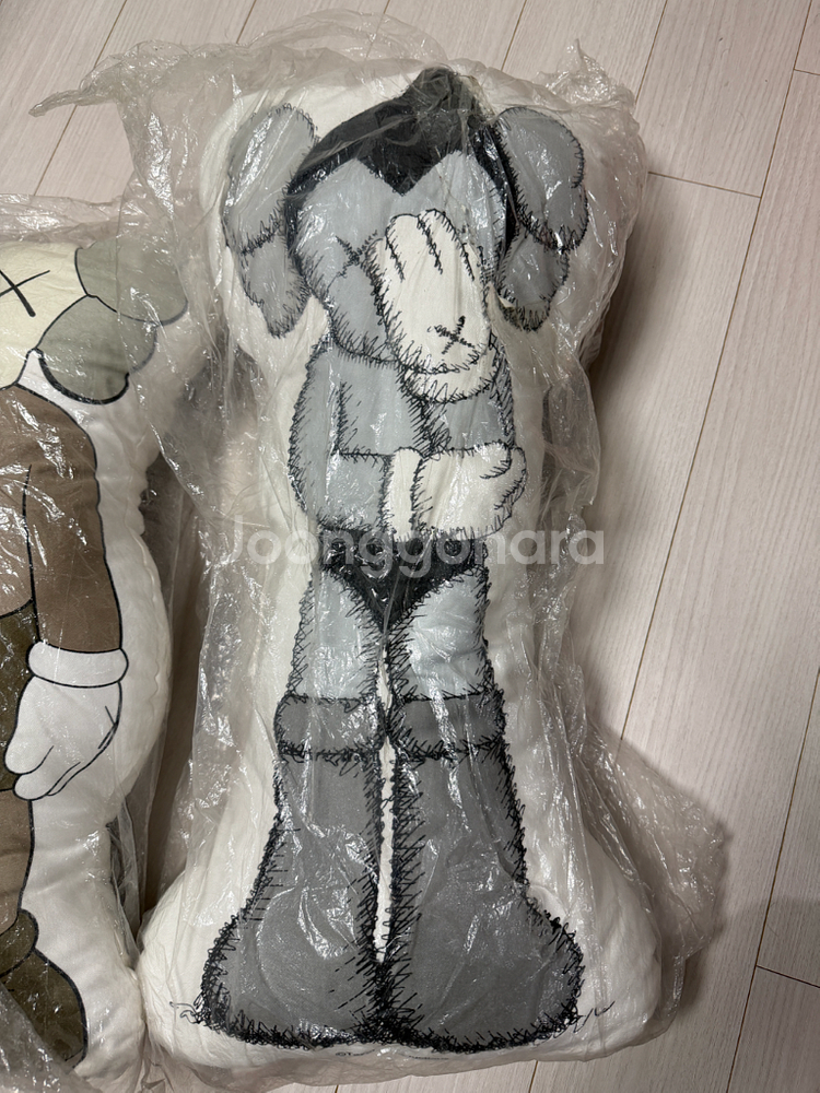 kaws 쿠션 팝니다--0