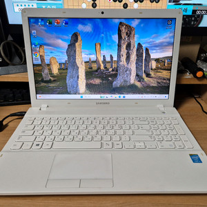 삼성 NT270E5J i3 화이트 노트북