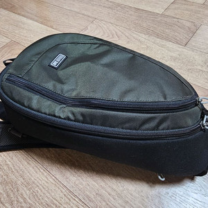 씽크탱크포토 턴스타일 10 V2.0 슬링백 (챠콜)