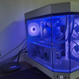 RTX5080 화이트감성 고사양 PC