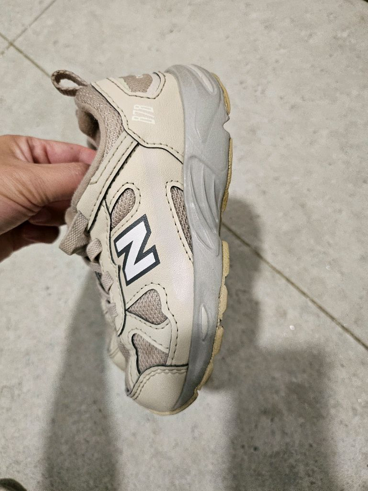 뉴발란스 878 145사이즈 아기운동화 이미지