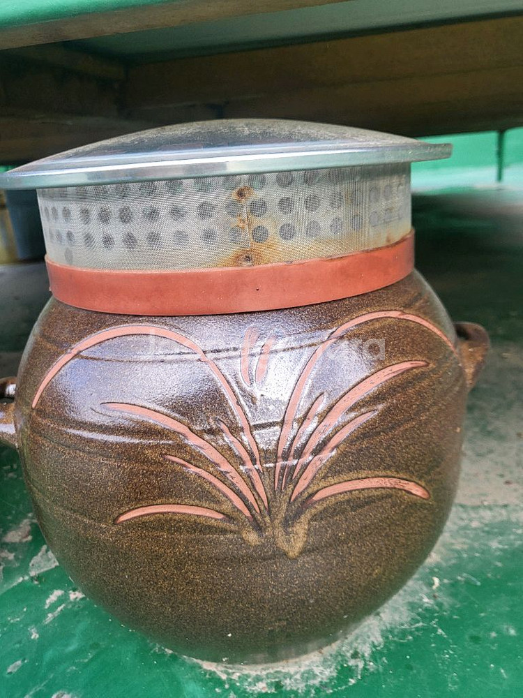 대형 항아리 3개 ,중형항아리2--3